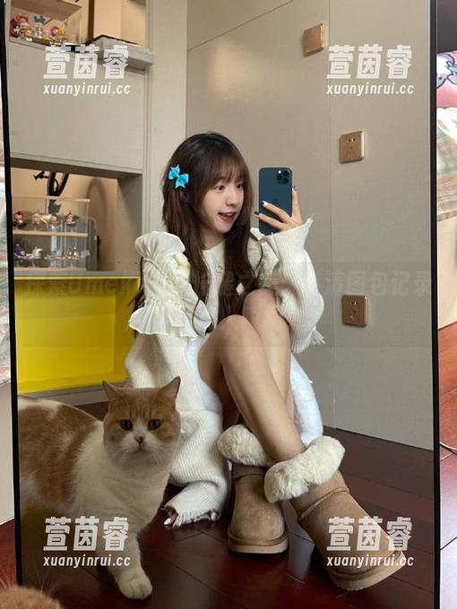 探索Umeko J的长腿之美：高清图包记录她的迷人瞬间！